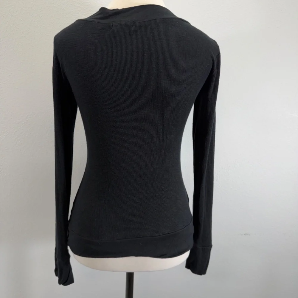 Wet Seal Y2K Ribbed Plunge Deep V-Neck Stretch Long Sleeve Black T-Shirt Size M‎ - Picture 6 of 6
